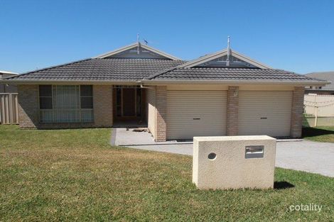 Property photo of 15 Laurina Avenue Thornton NSW 2322