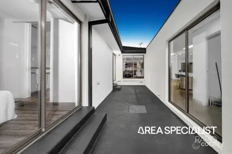 Property photo of 30 Maramba Drive Narre Warren VIC 3805