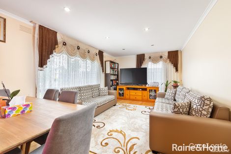 Property photo of 10 Uplands Court Meadow Heights VIC 3048