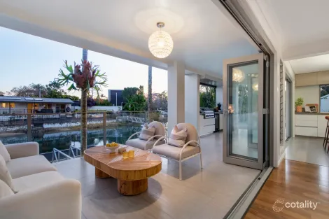 Property photo of 14 Ensenada Court Broadbeach Waters QLD 4218