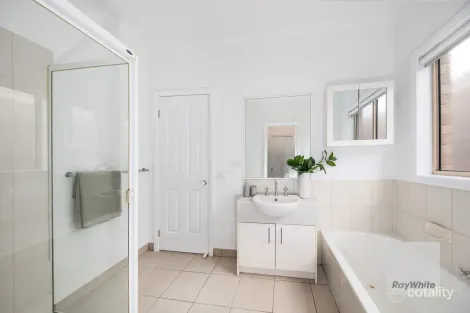 Property photo of 41 Dahlia Drive Caroline Springs VIC 3023