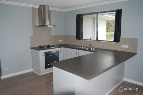 Property photo of 7 Woolstores Place Mount Elphinstone WA 6330