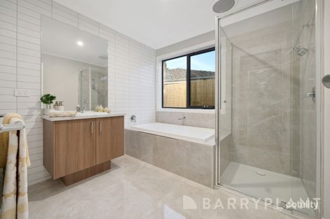 Property photo of 10 Nara Court Bundoora VIC 3083