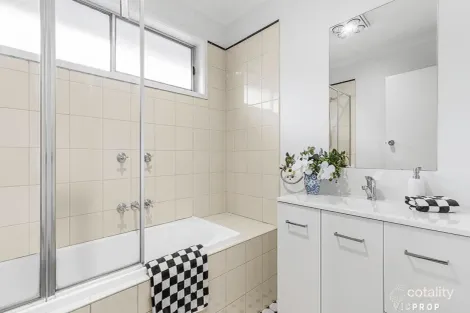 Property photo of 15 Warrawee Drive Bundoora VIC 3083