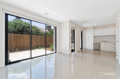 Property photo of 11 Autumn Crescent Carrum Downs VIC 3201