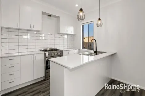 Property photo of 47 Surround Drive Mambourin VIC 3024