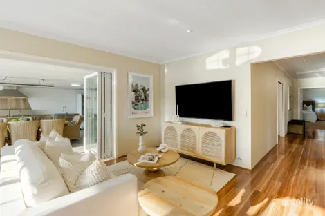 Property photo of 4 Mercedes Place Bundall QLD 4217