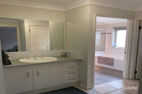 35 Skinner Cres, Silkstone, QLD 4304