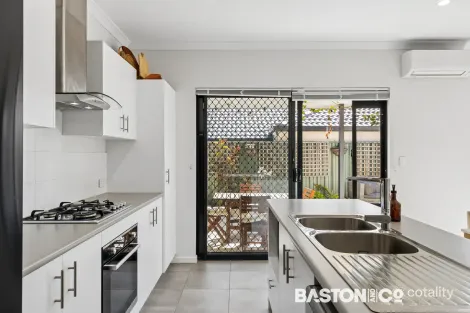 Property photo of 2/33 Boundary Road St James WA 6102