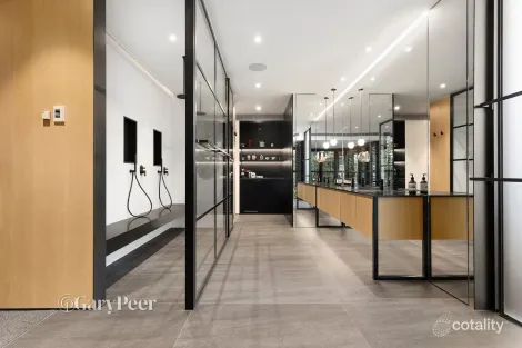 Property photo of 1 Howitt Road Caulfield North VIC 3161