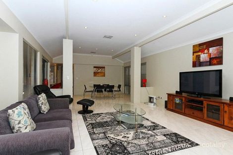 30 Leschenault Bvd, Lake Coogee, WA 6166