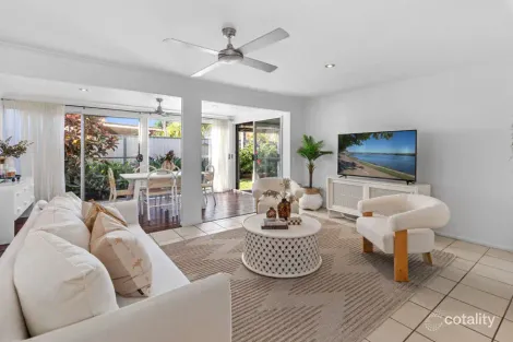 Property photo of 2/32 Killowill Avenue Paradise Point QLD 4216