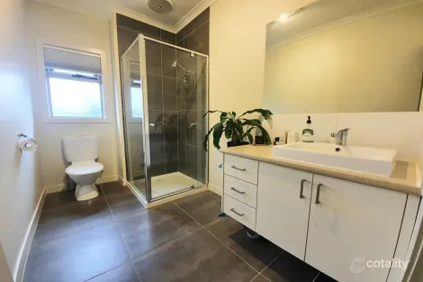 Property photo of 2/8 Chaleyer Street Reservoir VIC 3073