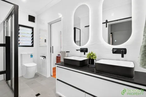 Property photo of 11 Langley Place Albany Creek QLD 4035