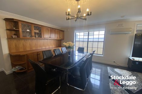 Property photo of 33 Rudstone Bend Greenvale VIC 3059