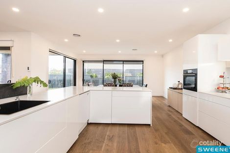 Property photo of 32 Brunton Avenue Caroline Springs VIC 3023