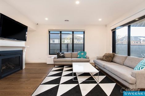 Property photo of 32 Brunton Avenue Caroline Springs VIC 3023