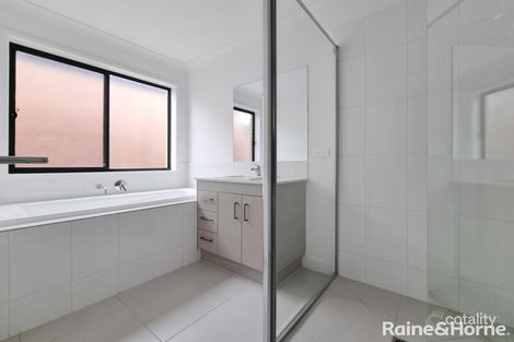 Property photo of 16 Vecot Street Tarneit VIC 3029