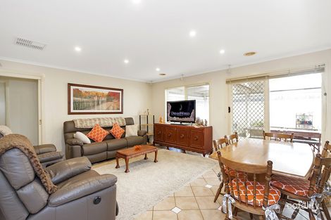 Property photo of 15 St James Court Watsonia VIC 3087