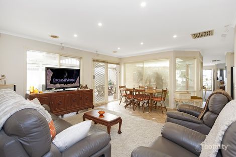 Property photo of 15 St James Court Watsonia VIC 3087