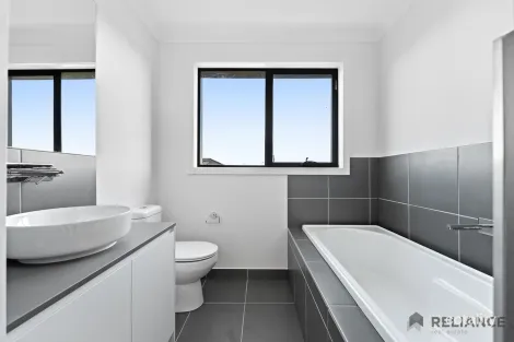 Property photo of 1 Selma Walk Donnybrook VIC 3064