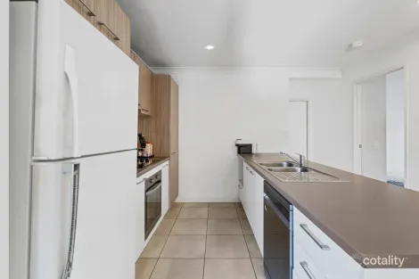 Property photo of 73 Napier Circuit Silkstone QLD 4304