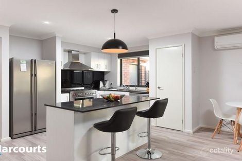 Property photo of 11 Wattlewoods Place Carrum Downs VIC 3201