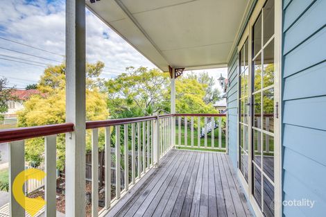 19 Waratah Ave, Holland Park West, QLD 4121