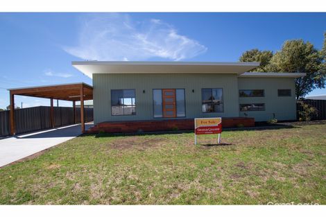 Property photo of 8 Centre Road Seaspray VIC 3851