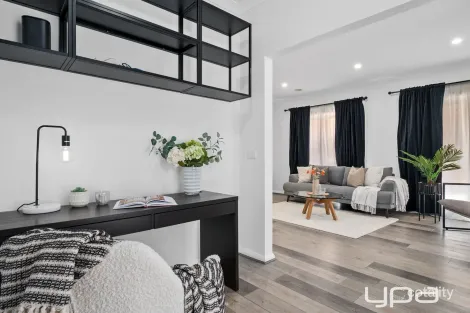 Property photo of 13 Buckley Way Caroline Springs VIC 3023