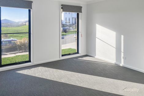 Property photo of 2 Thyme Street Chisholm NSW 2322