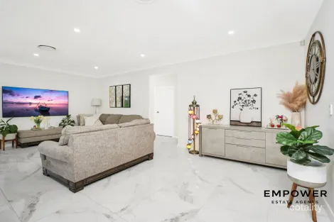 Property photo of 26 Glenroy Drive Claymore NSW 2559