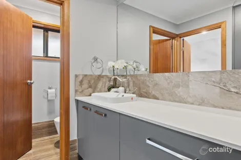 Property photo of 13 Capilano Court Morphett Vale SA 5162