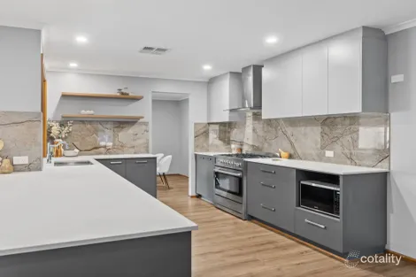 Property photo of 13 Capilano Court Morphett Vale SA 5162