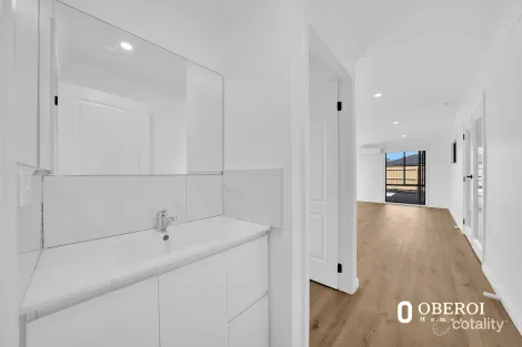 Property photo of 10 Caroline Crescent Cranbourne West VIC 3977