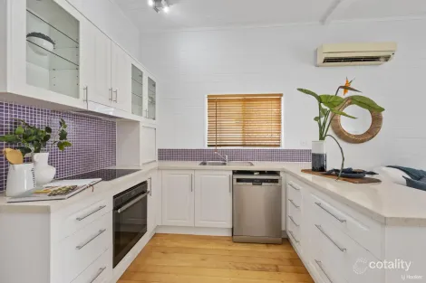 Property photo of 14 Cummins Street Hyde Park QLD 4812