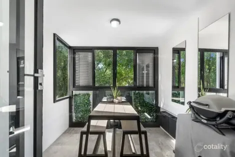 Property photo of 11/106 Linton Street Kangaroo Point QLD 4169
