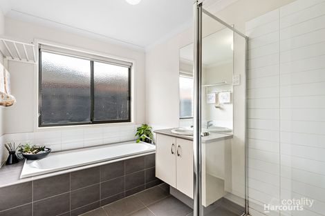 Property photo of 98 Webster Way Pakenham VIC 3810