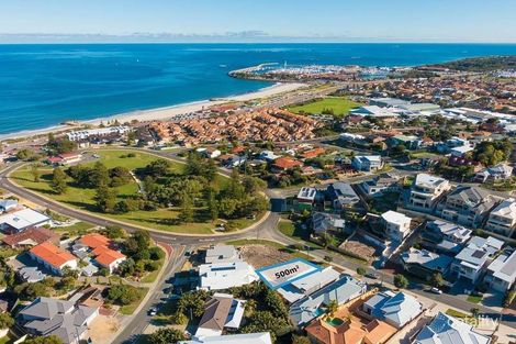 2b Hood Tce, Sorrento, WA 6020