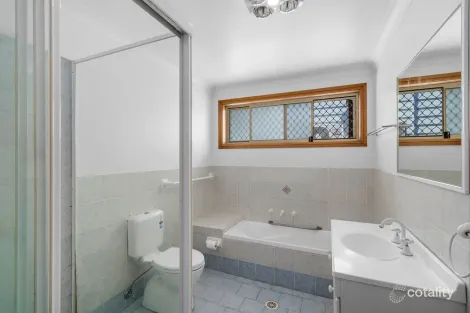 Property photo of 1/17 Karbo Street Figtree NSW 2525