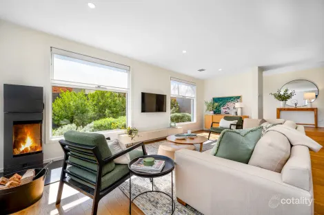 Property photo of 8 Marjorie Court McCrae VIC 3938