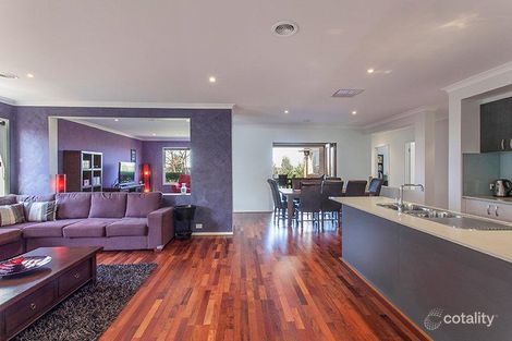 Property photo of 17 Carisbrook Circuit Truganina VIC 3029