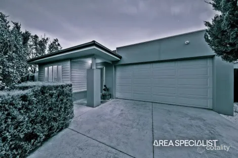 Property photo of 10 Stefan Drive Berwick VIC 3806