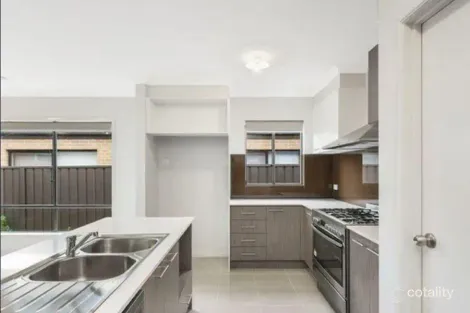 Property photo of 18 Adriatic Circuit Clyde VIC 3978