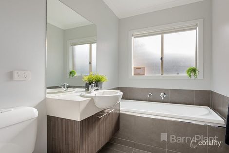 Property photo of 22 Wilkiea Crescent Cranbourne North VIC 3977