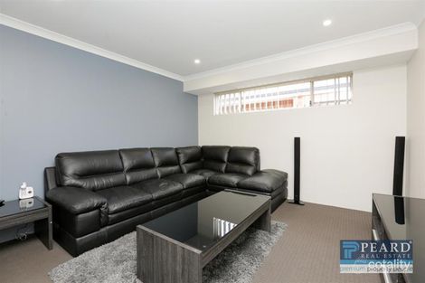 Property photo of 8 Topiary Avenue Piara Waters WA 6112