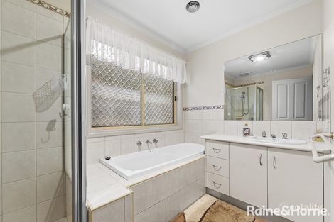 Property photo of 2/13 Jade Way Hillside VIC 3037