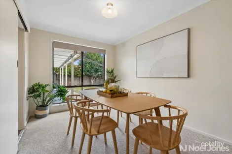 Property photo of 10 The Glades Doncaster VIC 3108
