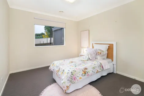 Property photo of 2 Liston Close Mount Clear VIC 3350