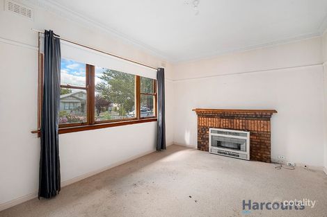 Property photo of 17 Linden Avenue Wendouree VIC 3355